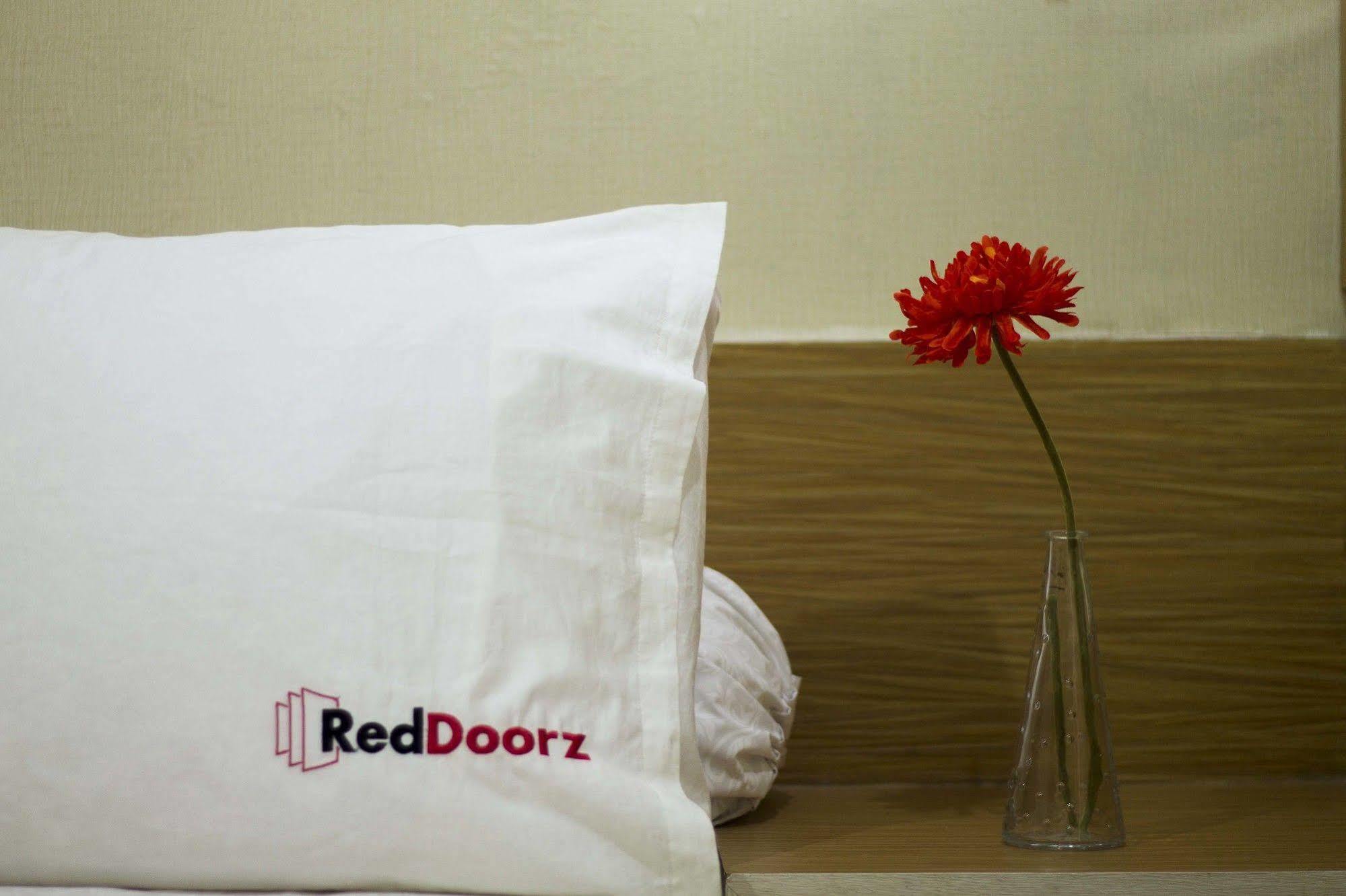 Reddoorz Apartment @ Pulo Gadung Jakarta Eksteriør billede